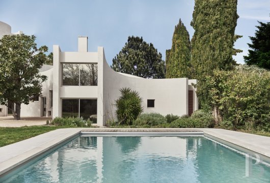 An architect-designed villa built in the 1970s near Arles, in Bouches-du-Rhône - photo  n°32